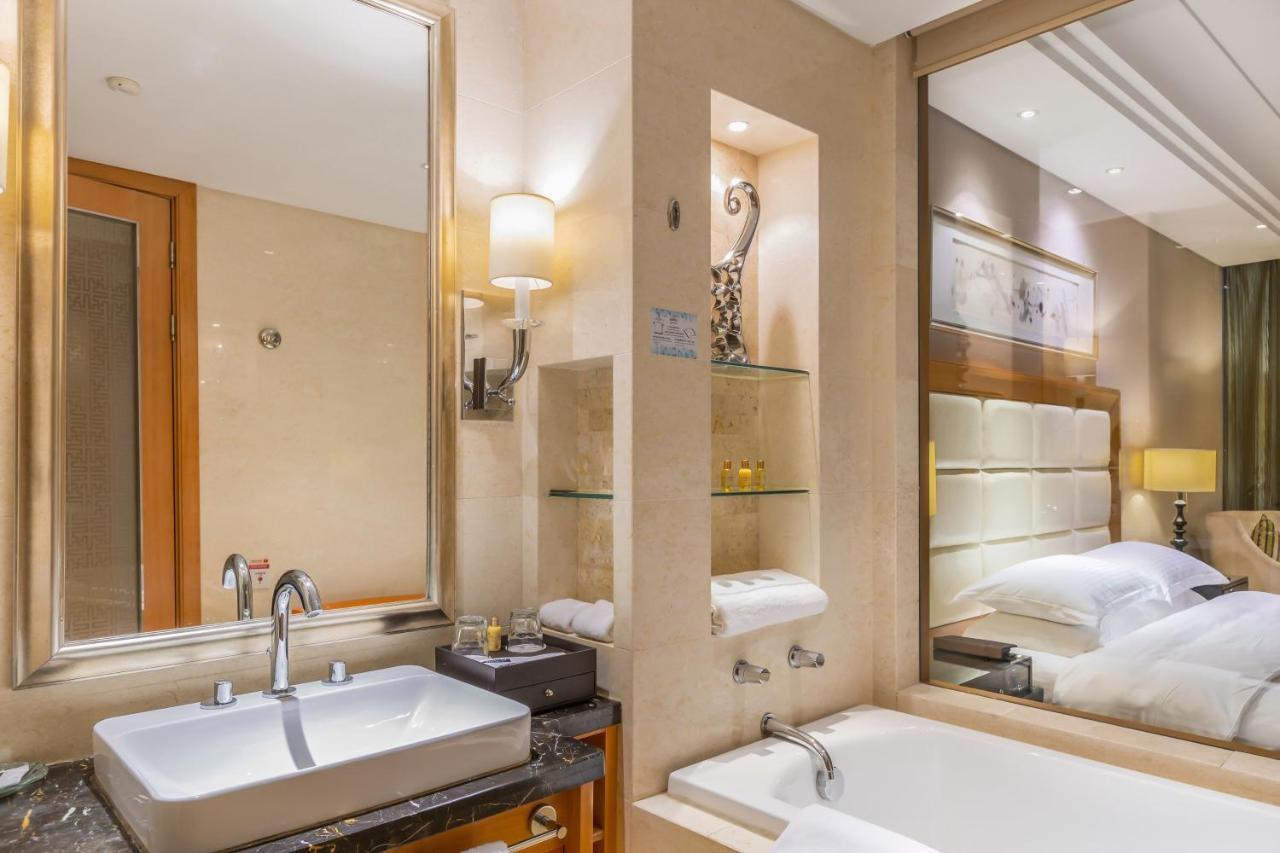 Hotel Wyndham Xinyang Downtown Extérieur photo