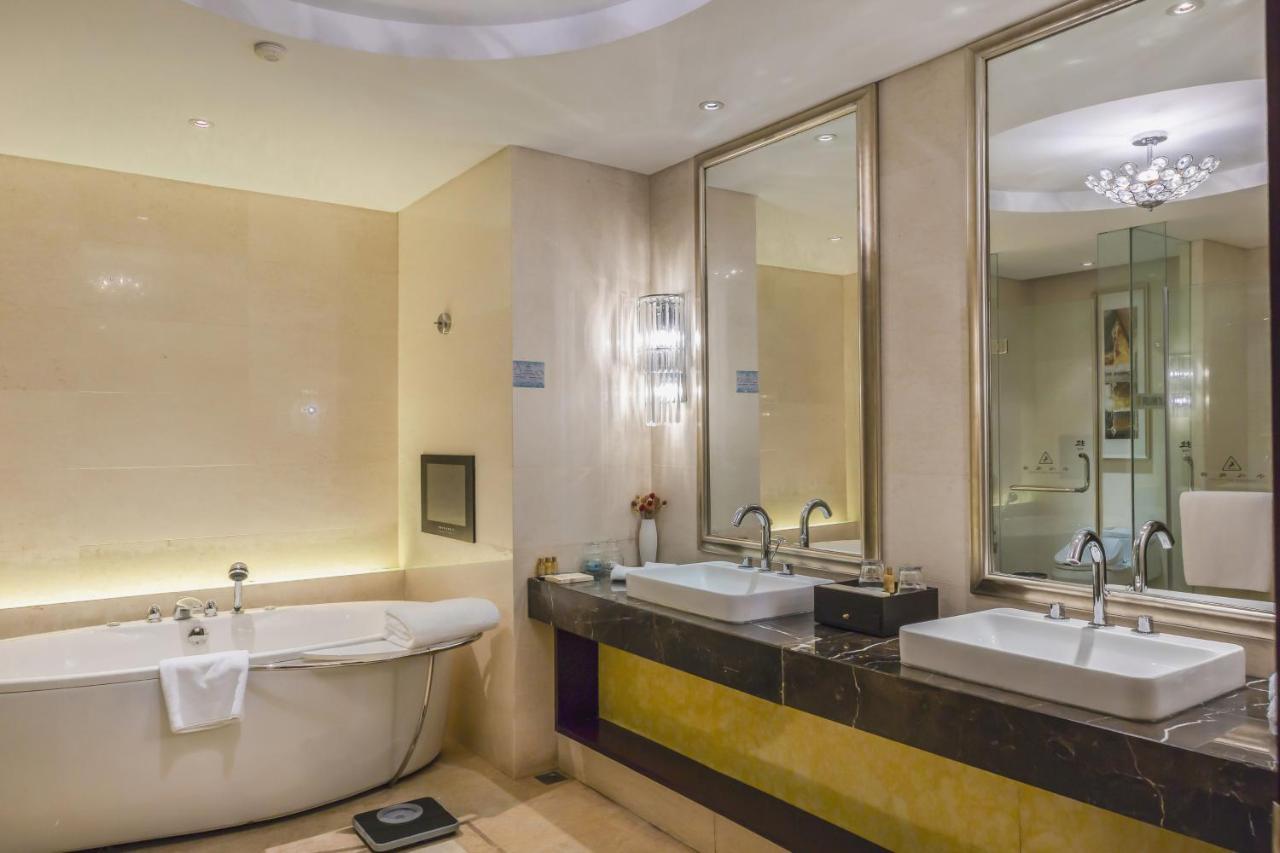 Hotel Wyndham Xinyang Downtown Extérieur photo