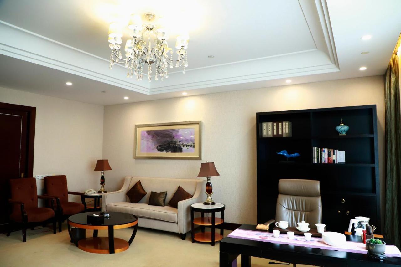 Hotel Wyndham Xinyang Downtown Extérieur photo