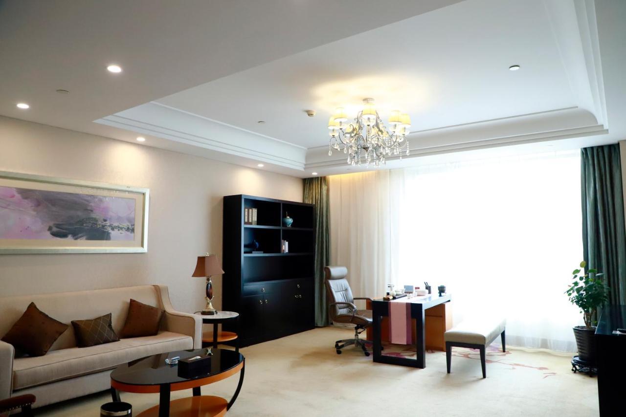Hotel Wyndham Xinyang Downtown Extérieur photo