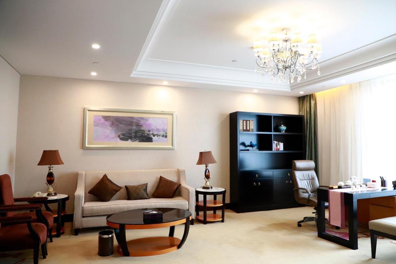Hotel Wyndham Xinyang Downtown Extérieur photo