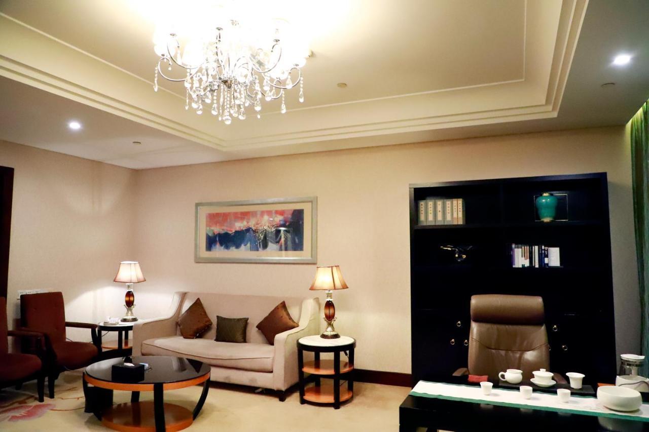 Hotel Wyndham Xinyang Downtown Extérieur photo