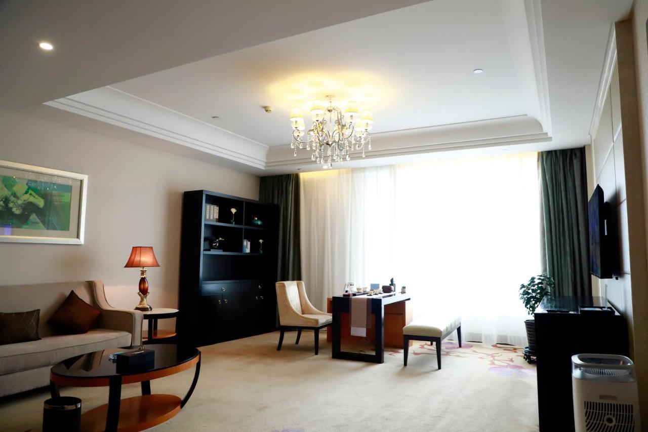 Hotel Wyndham Xinyang Downtown Extérieur photo