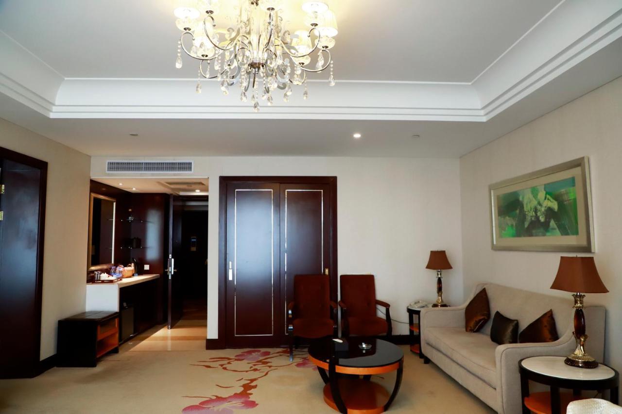 Hotel Wyndham Xinyang Downtown Extérieur photo