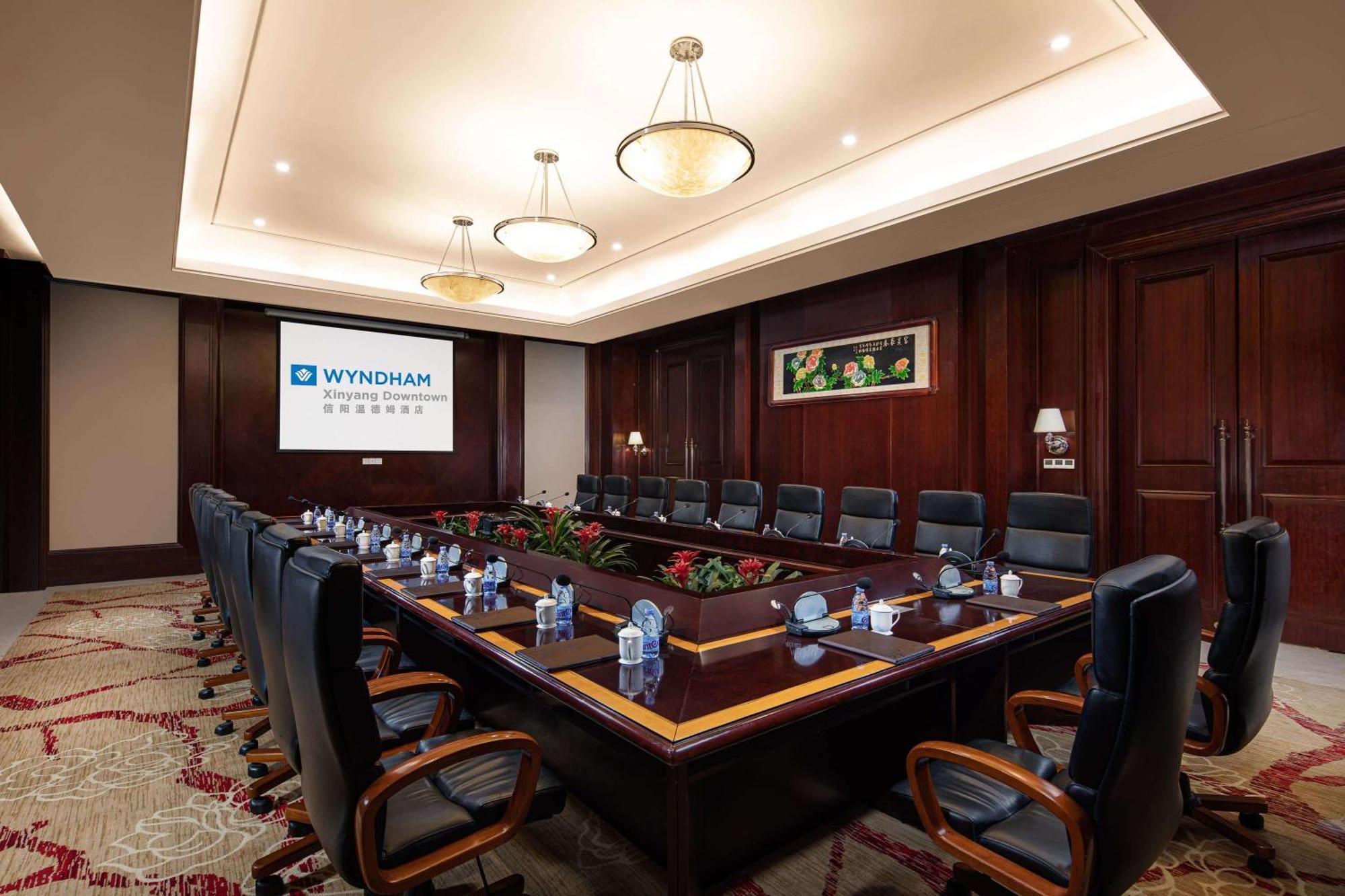 Hotel Wyndham Xinyang Downtown Extérieur photo