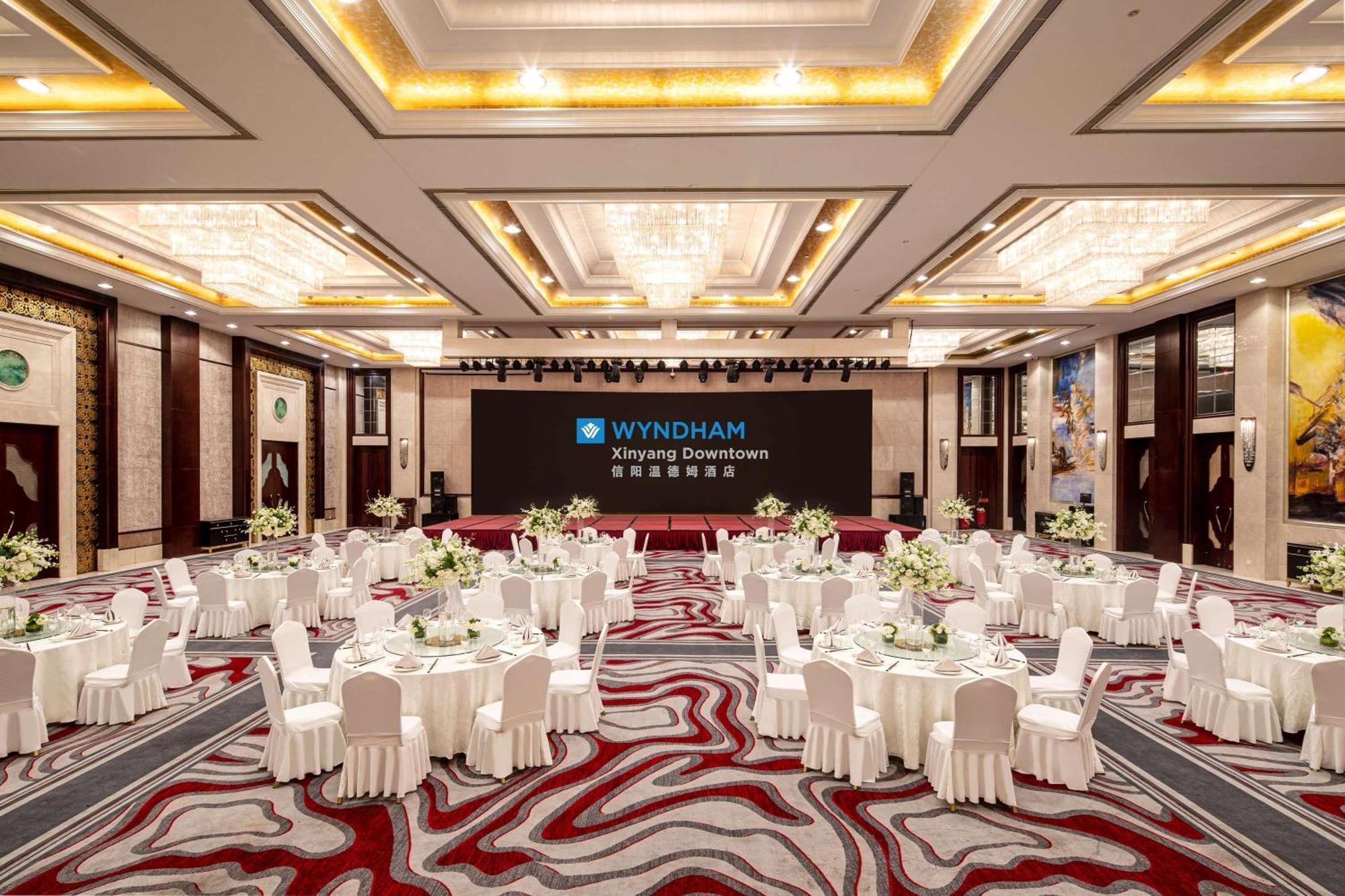 Hotel Wyndham Xinyang Downtown Extérieur photo
